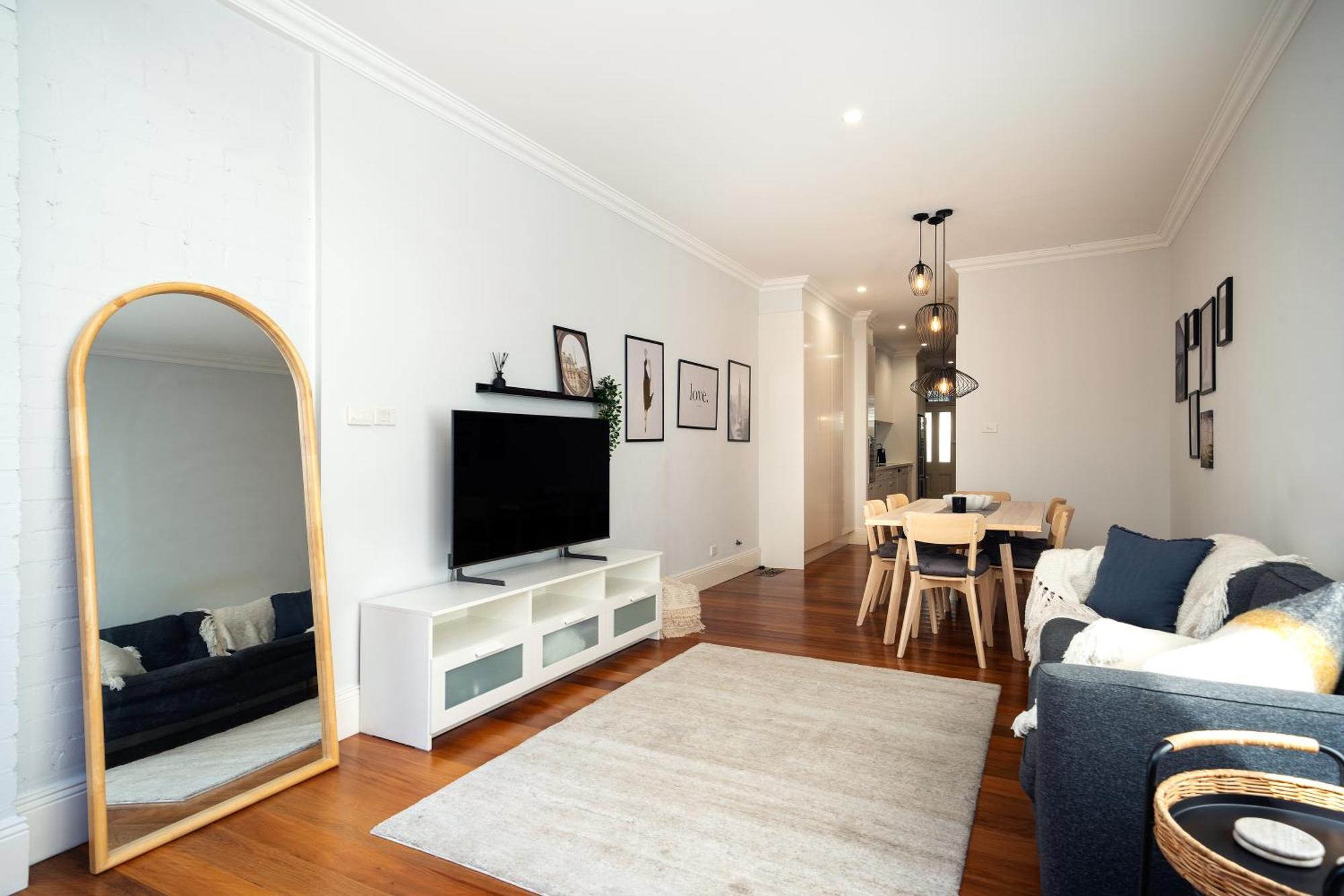 Holiday home Spacious Glebe Luxe House 2br, 2ba, Free Lockable Parking And Entertainer's Kitchen