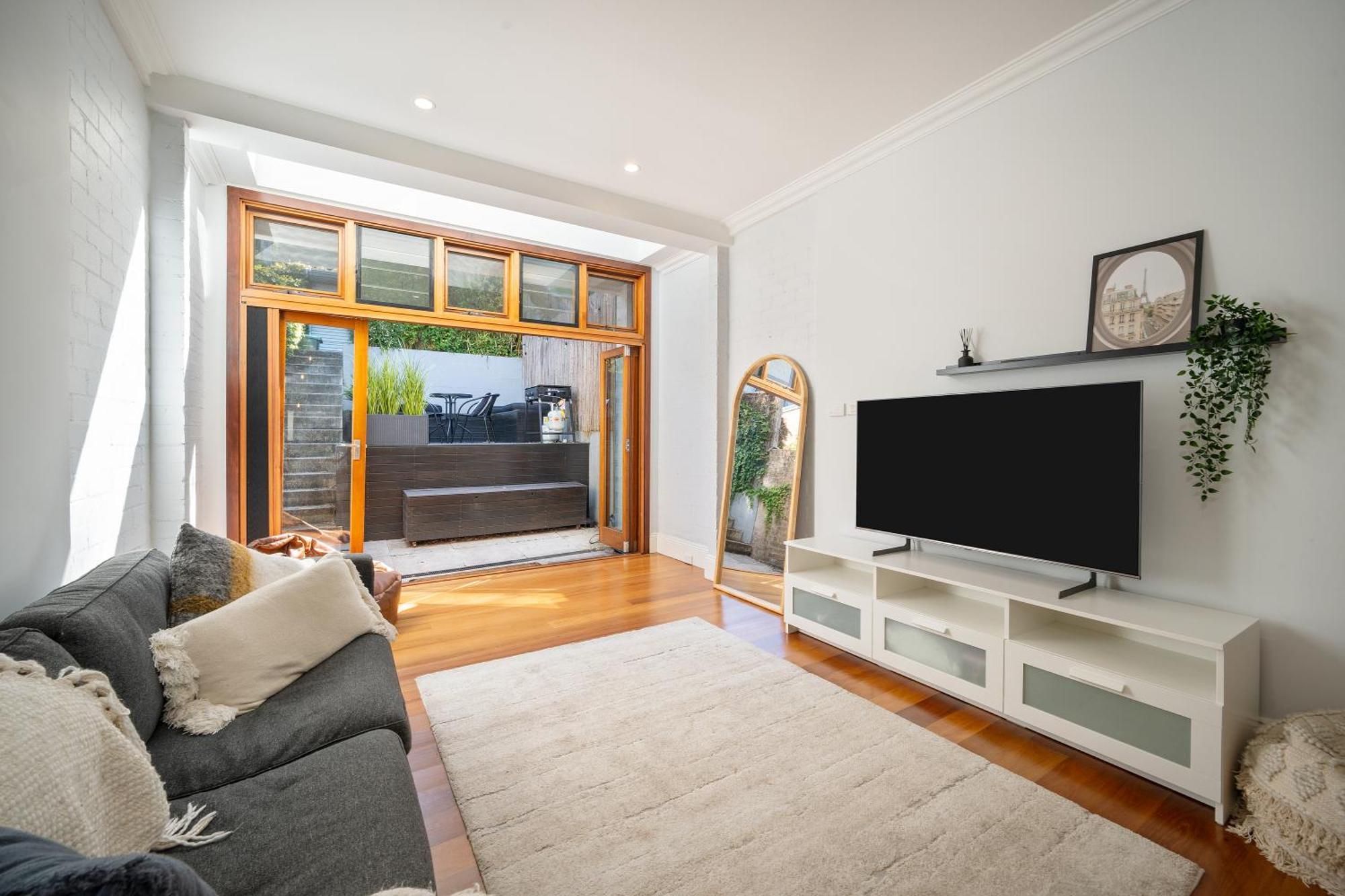 Holiday home Spacious Glebe Luxe House 2br, 2ba, Free Lockable Parking And Entertainer's Kitchen Sydney