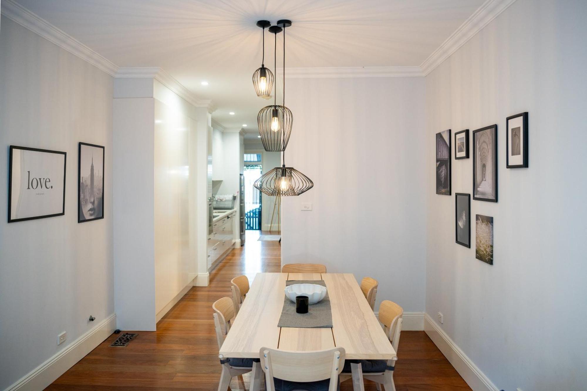Spacious Glebe Luxe House 2br, 2ba, Free Lockable Parking And Entertainer's Kitchen Holiday home