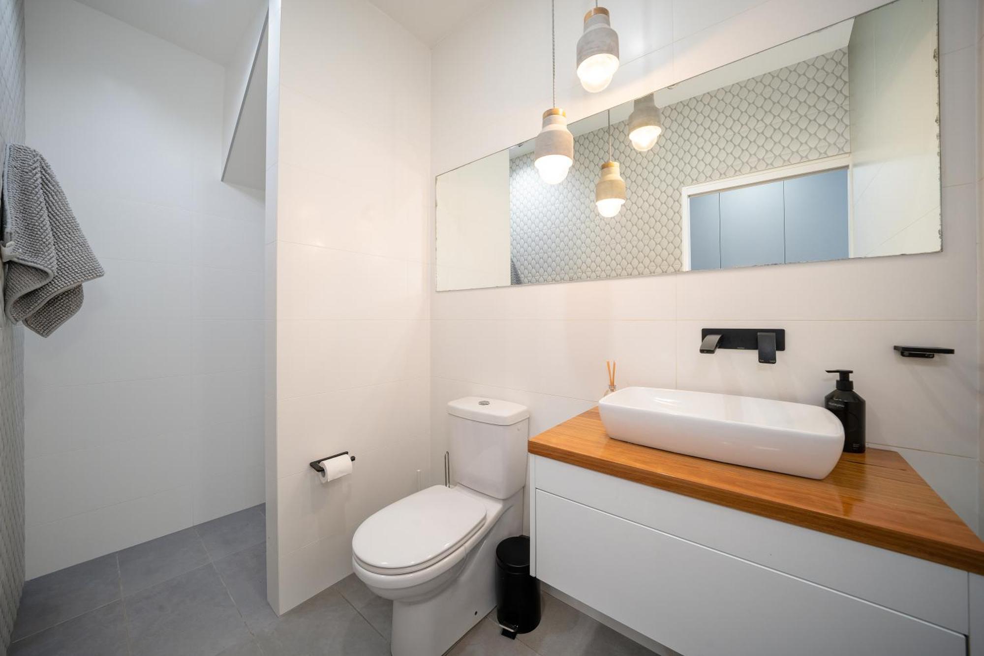 Holiday home Spacious Glebe Luxe House 2br, 2ba, Free Lockable Parking And Entertainer's Kitchen *